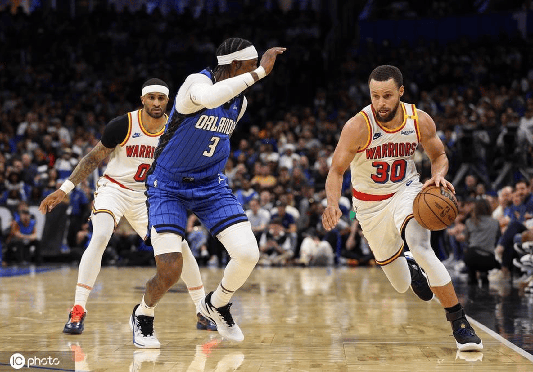 开云官网首页-库里意外战胜澳大利亚队,刷新纪录引爆全场!赛场气氛高涨的简单介绍